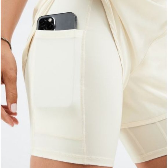 Fabletics On the Run 4-Piece Outfit - Picture 9 of 15